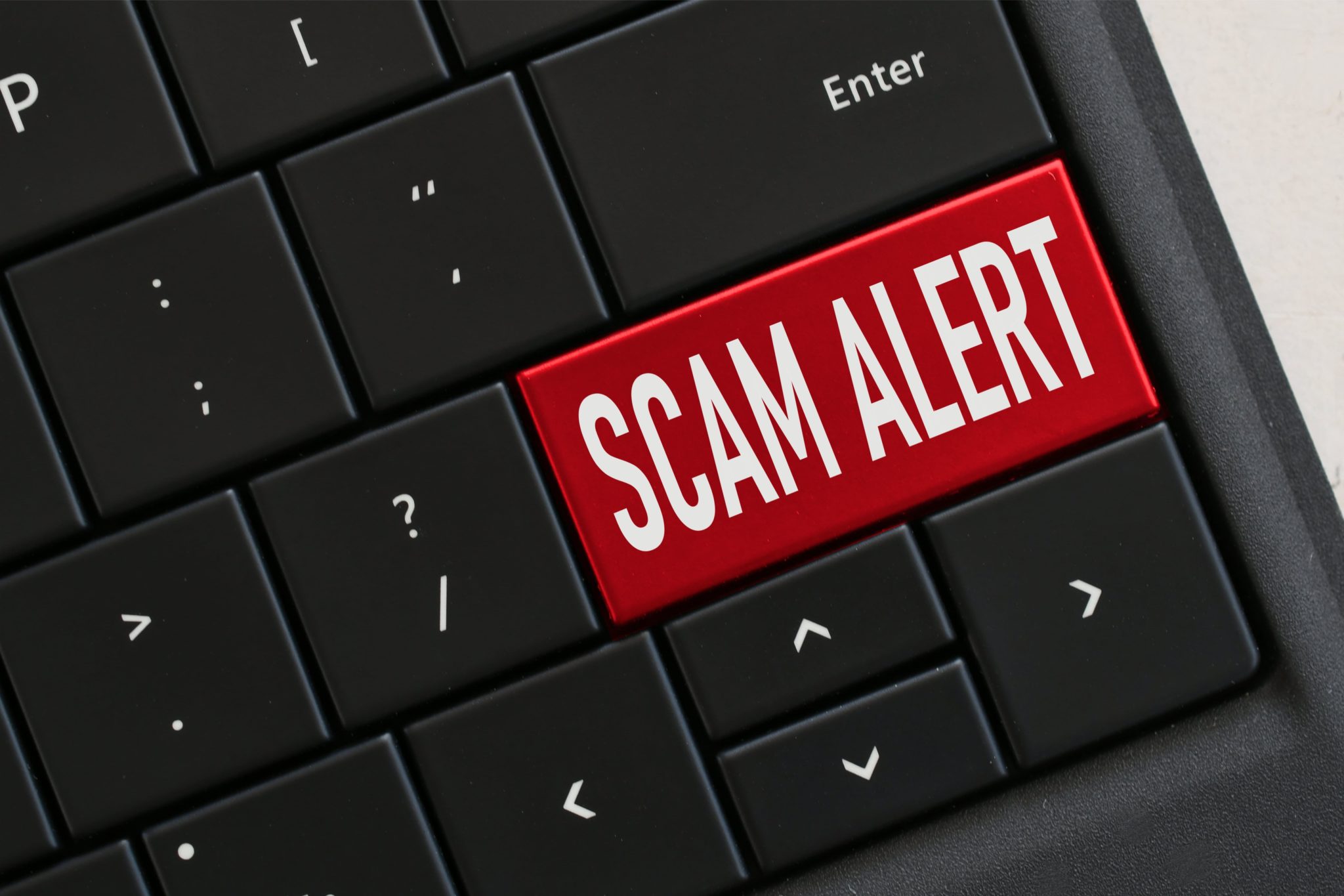 Computer keyword with red keyboard saying Scam Alert